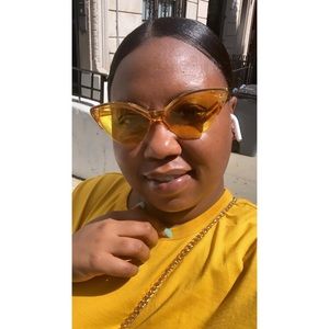 Meet your Posher, Shakecia